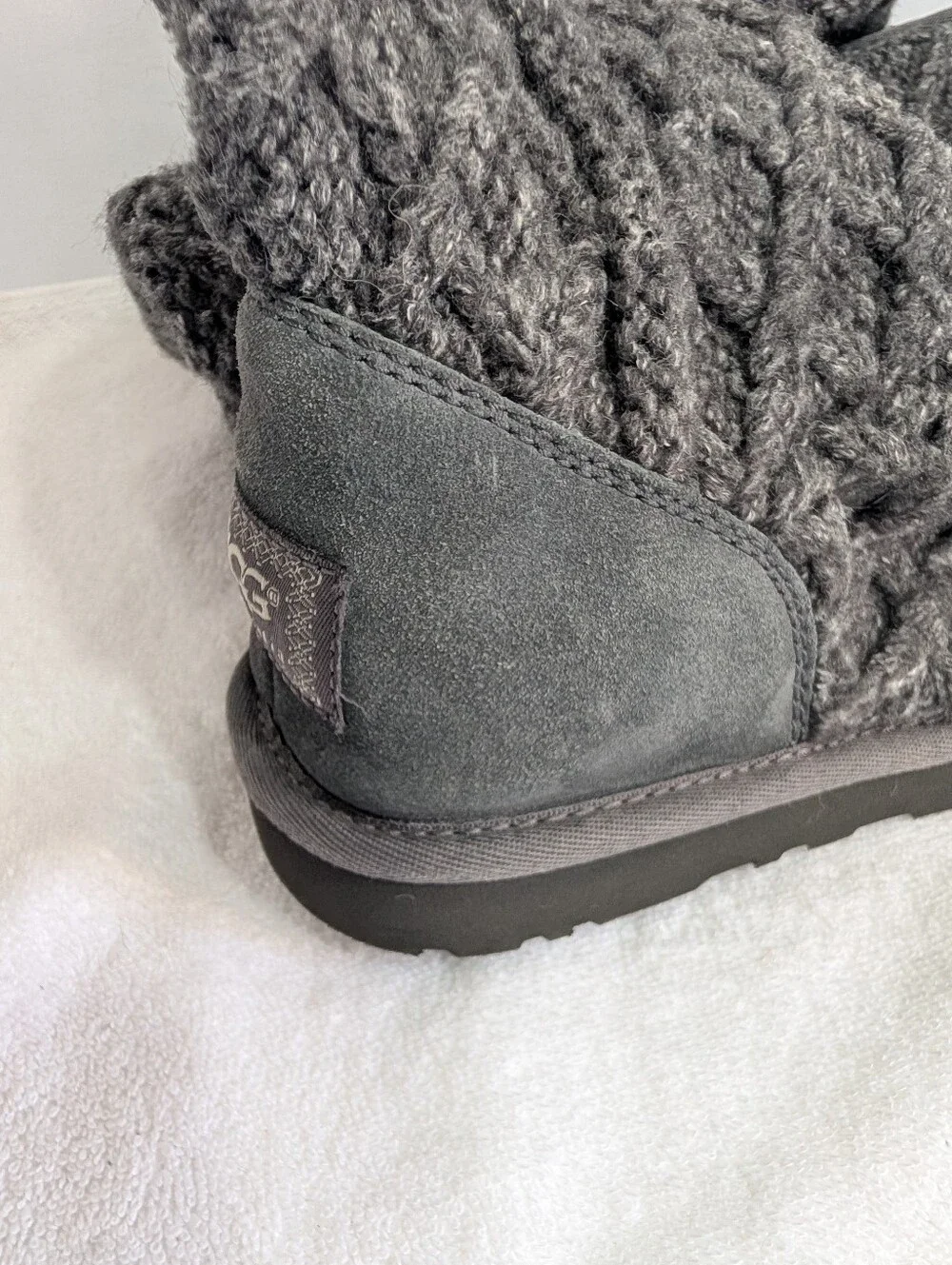 UGG Classic Cardy Knit Woven Boots Women’s US 9 Sheepskin Lined 3 Button Gray